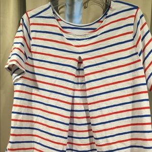Old Navy Tops - Old Navy Tee with box pleat back detail XL Old Navy Tops - Old Navy Tee with box pleat back detail XL
